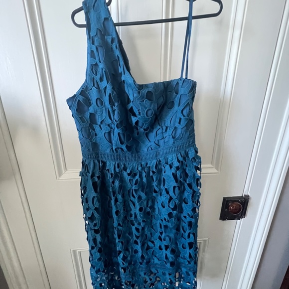 Chi chi London Dress - Picture 3 of 6